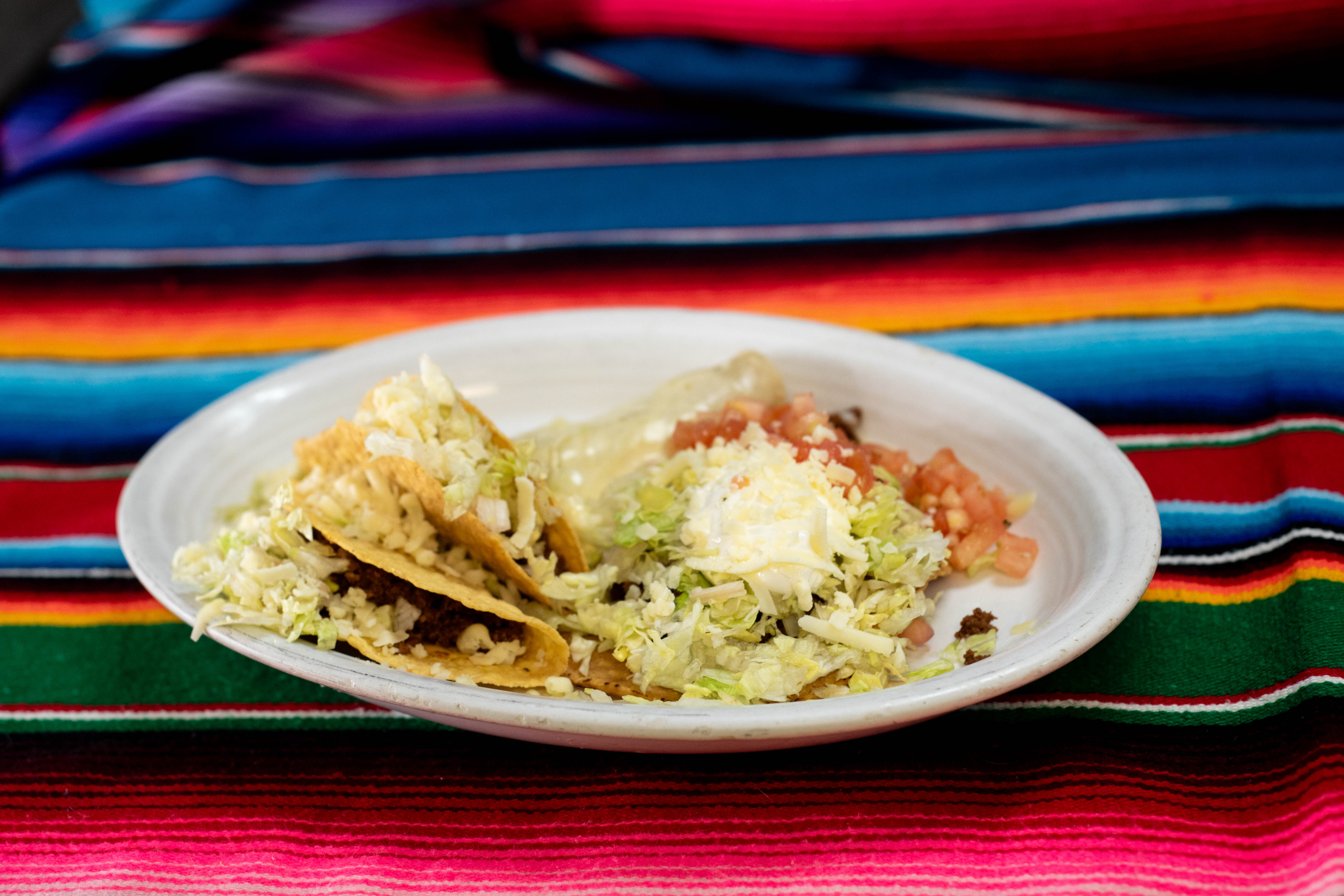 Crispy tacos with lettuce